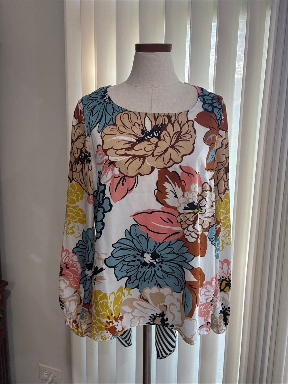 Coco Bianco Floral Balloon-Sleeve Blouse with contrast stripe back high low L